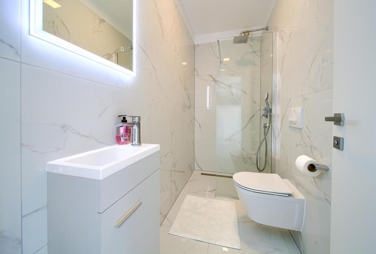 Penthouse Rosa Apartment Malinska Exterior photo