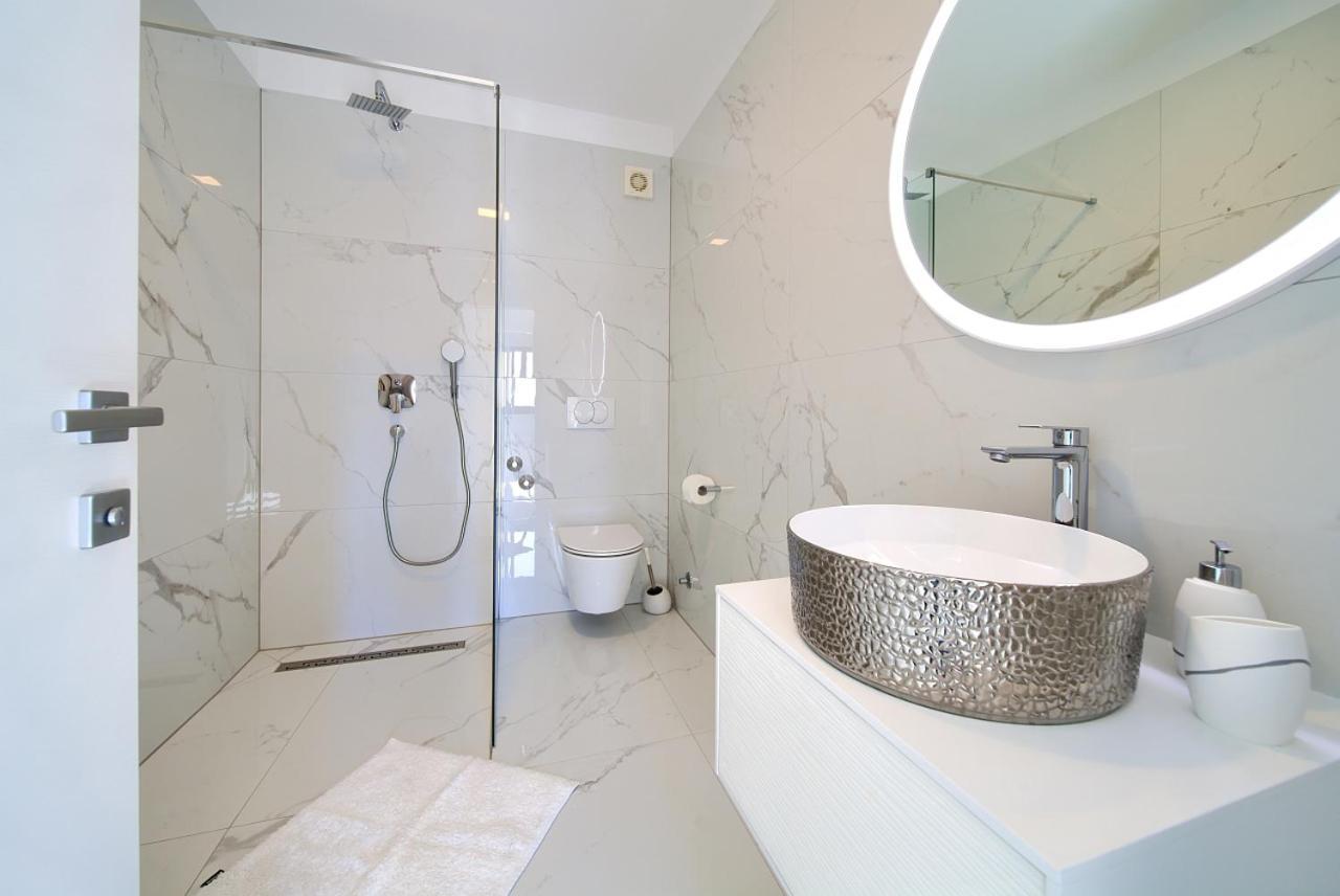 Penthouse Rosa Apartment Malinska Exterior photo